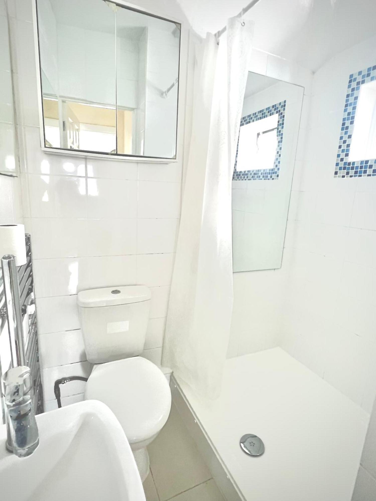Cosy Private Flat In London, Free Parking On Premise Apartment Carshalton ภายนอก รูปภาพ