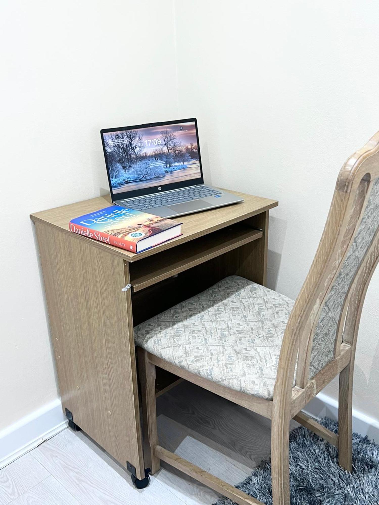 Cosy Private Flat In London, Free Parking On Premise Apartment Carshalton ภายนอก รูปภาพ
